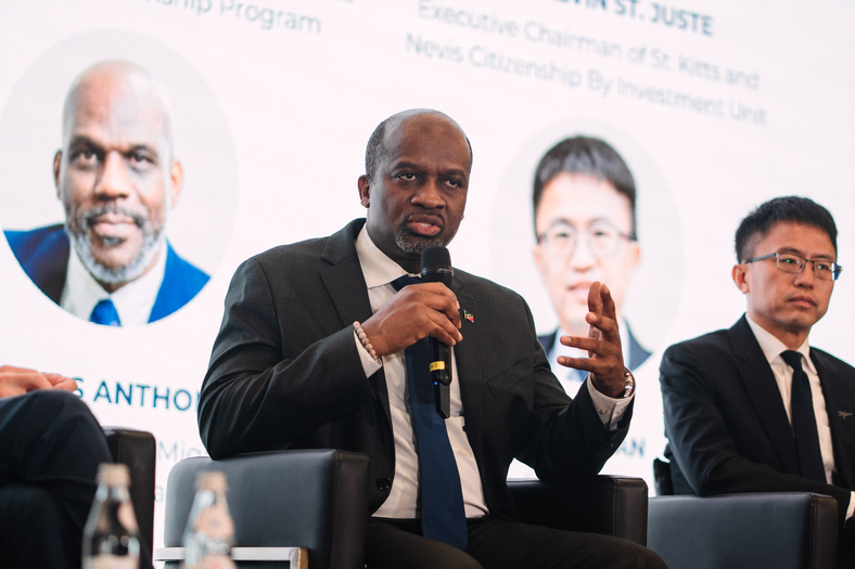 A close exchange between speakers during the policy panel.